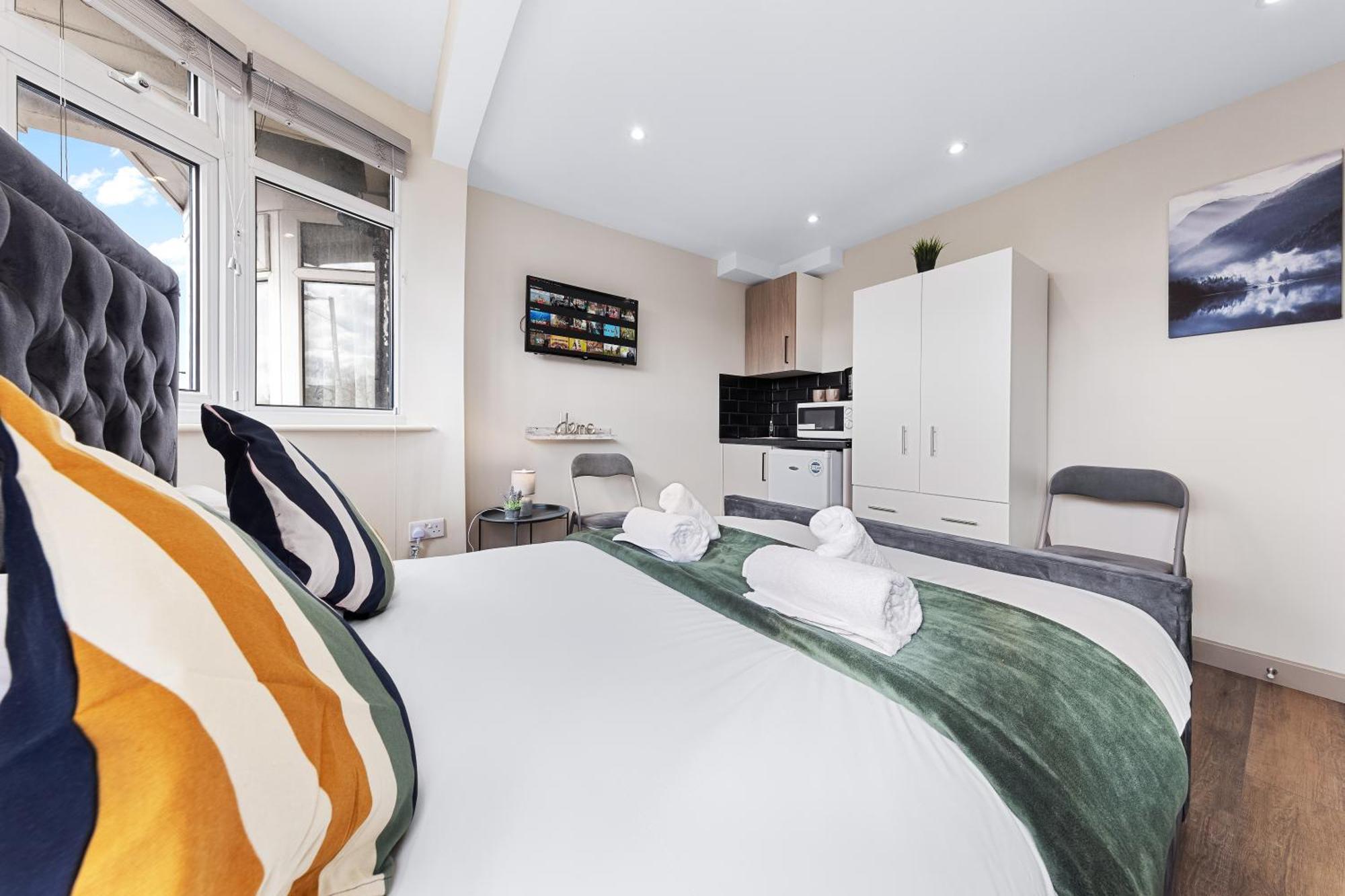 Serviced Ensuite Modern Studio - Sleeps 2 - Near Wembley Stadium - Good Transport Link To Central London - Harrow Ha3 Hatch End Extérieur photo