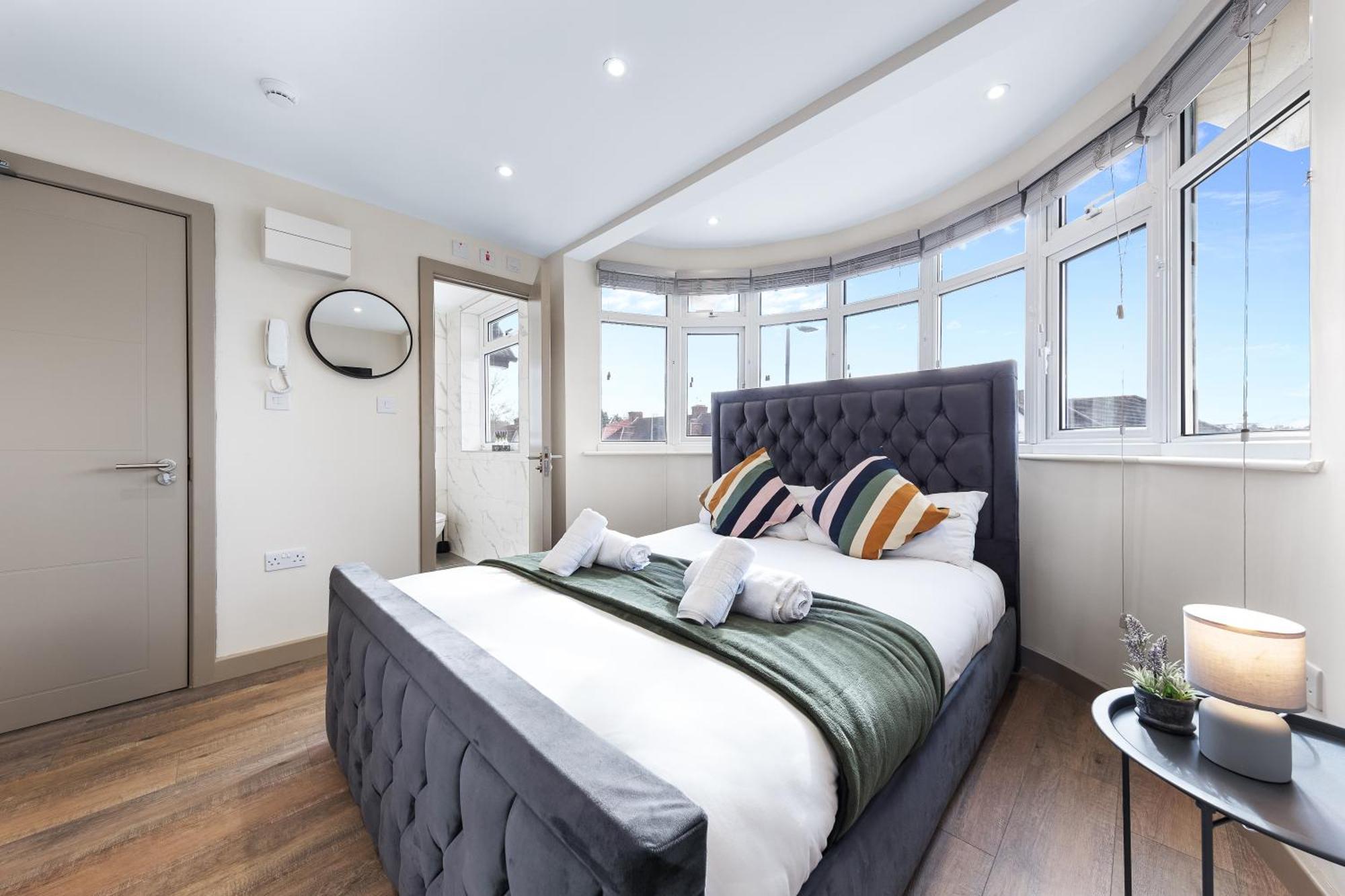 Serviced Ensuite Modern Studio - Sleeps 2 - Near Wembley Stadium - Good Transport Link To Central London - Harrow Ha3 Hatch End Extérieur photo