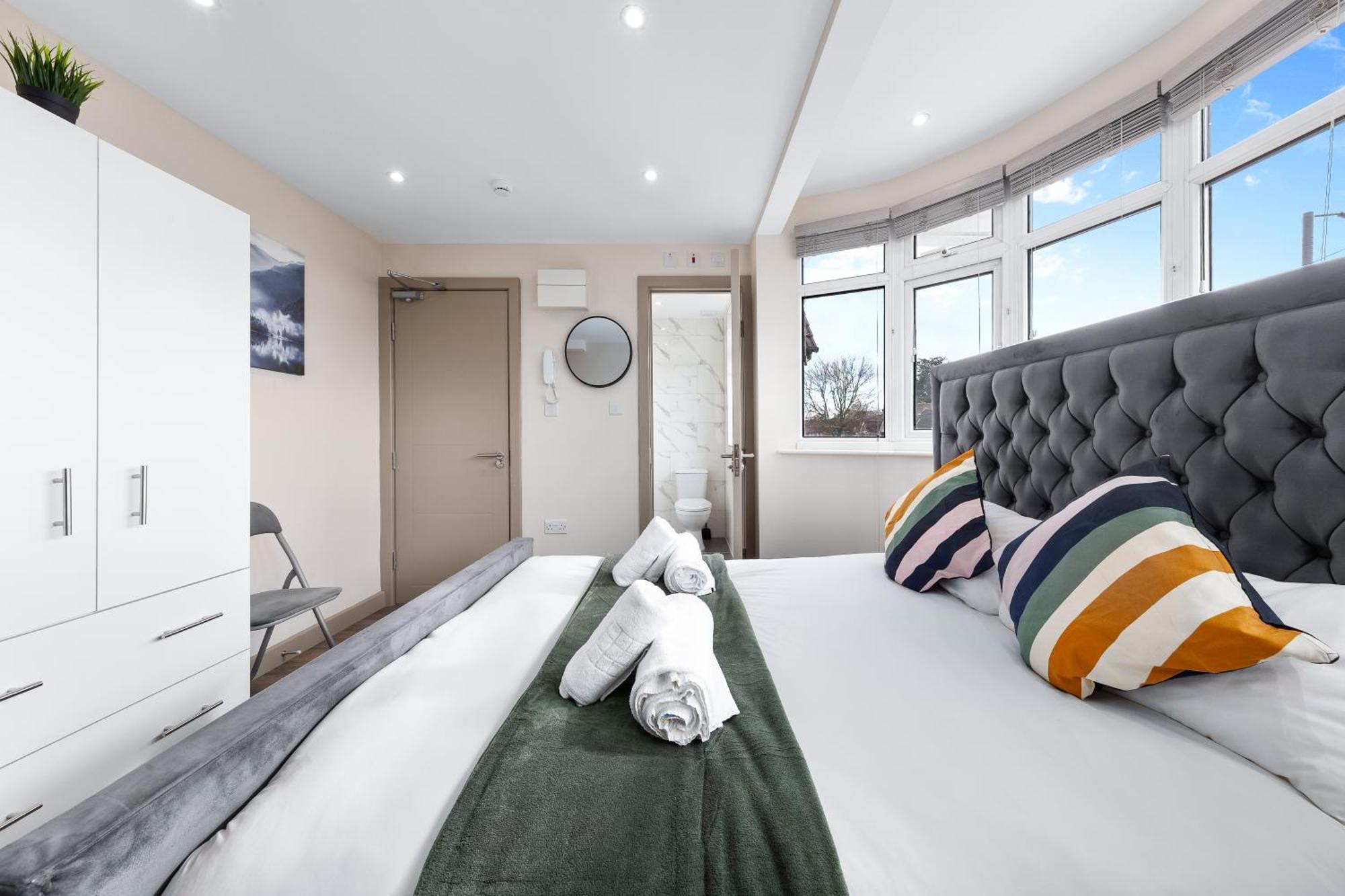 Serviced Ensuite Modern Studio - Sleeps 2 - Near Wembley Stadium - Good Transport Link To Central London - Harrow Ha3 Hatch End Extérieur photo