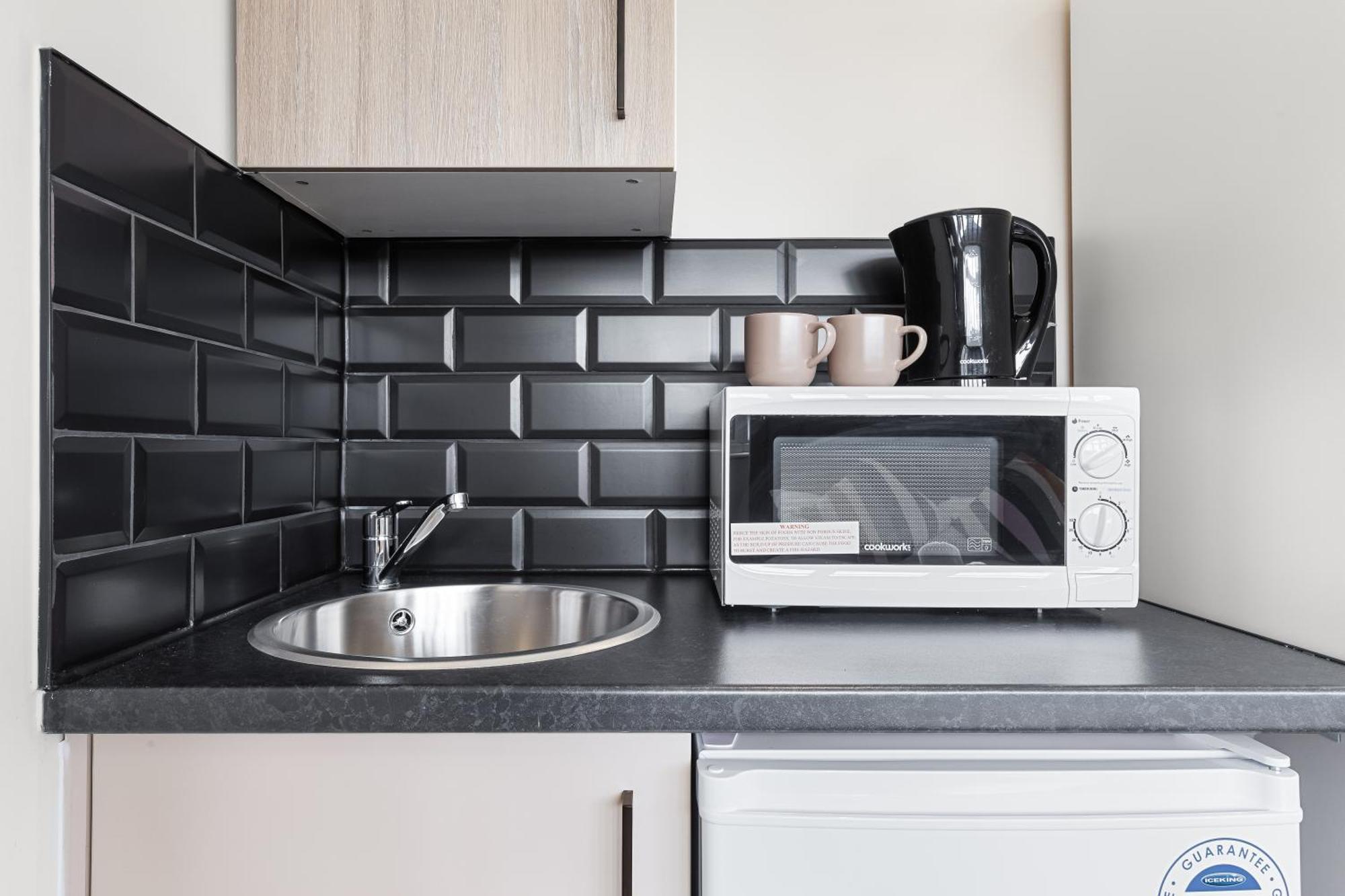 Serviced Ensuite Modern Studio - Sleeps 2 - Near Wembley Stadium - Good Transport Link To Central London - Harrow Ha3 Hatch End Extérieur photo