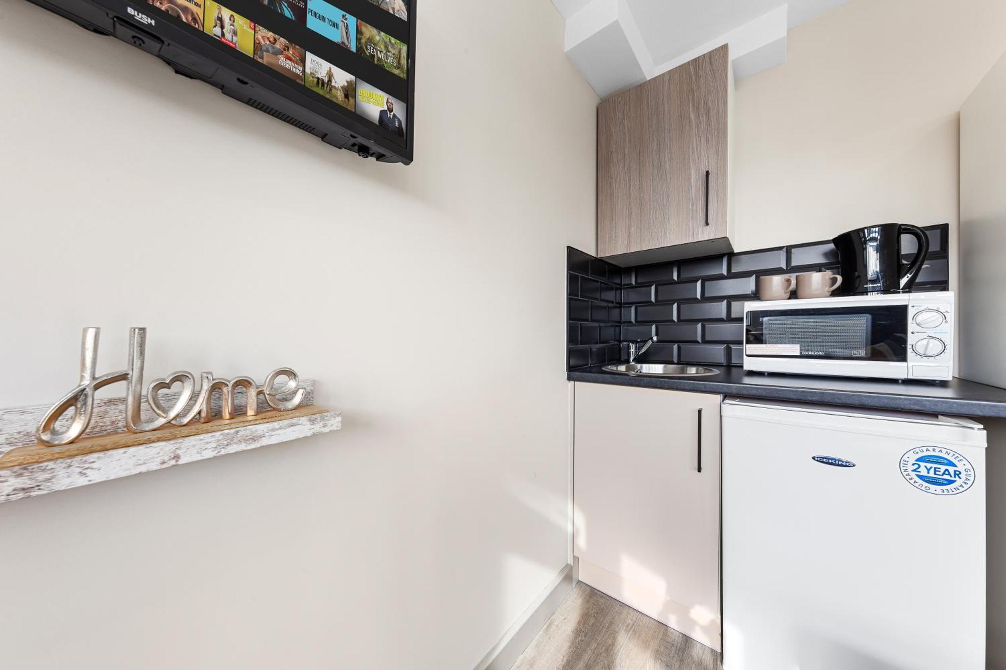 Serviced Ensuite Modern Studio - Sleeps 2 - Near Wembley Stadium - Good Transport Link To Central London - Harrow Ha3 Hatch End Extérieur photo
